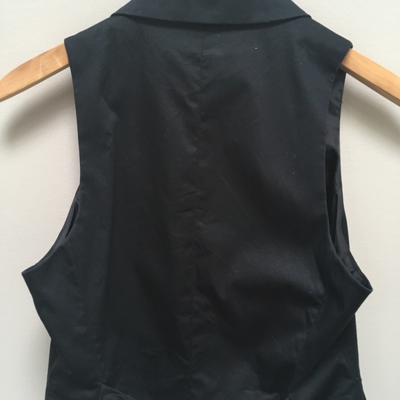 Vest - Picture 4 of 5